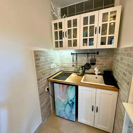 In 41612 * Jadranovo